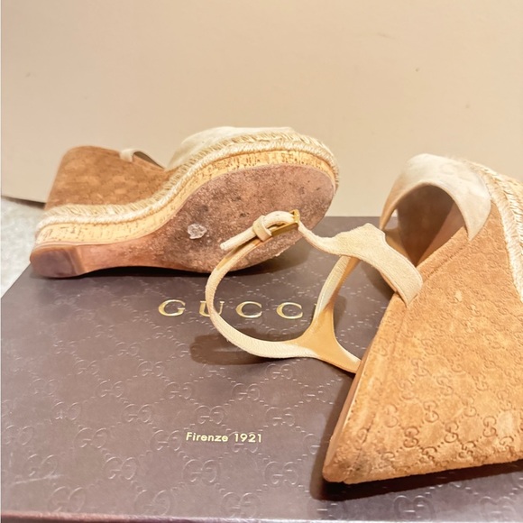 Gucci Tan Platform Sandals with Cork Soles. Size 38 - Picture 4 of 6